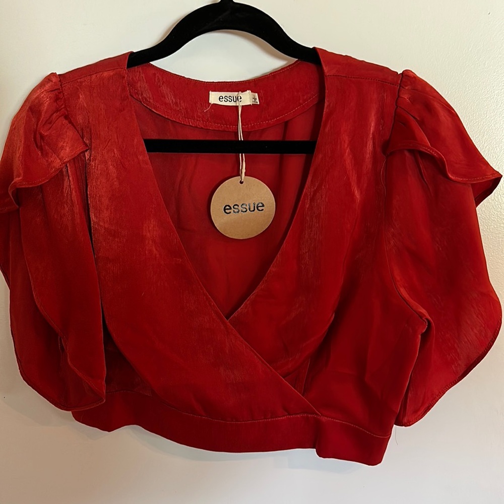 NWT Essue Boutique Cropped Blouse